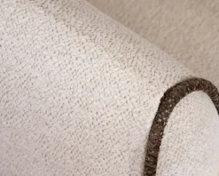 Meuble House Petit fauteuil lounge en tissu bouclette blanc cassé