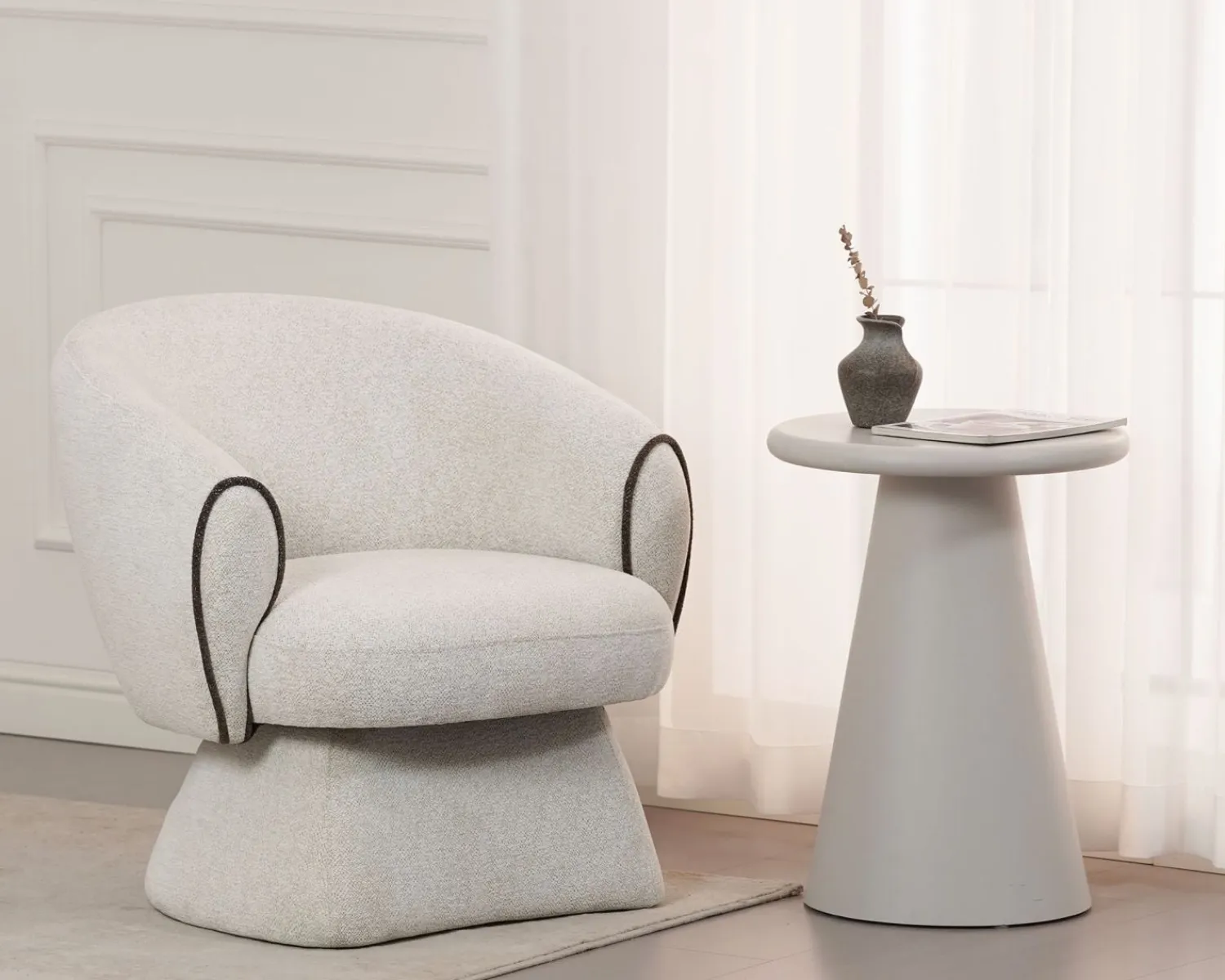 Meuble House Petit fauteuil lounge en tissu bouclette blanc cassé "Sweet Culture" design enveloppant Hot