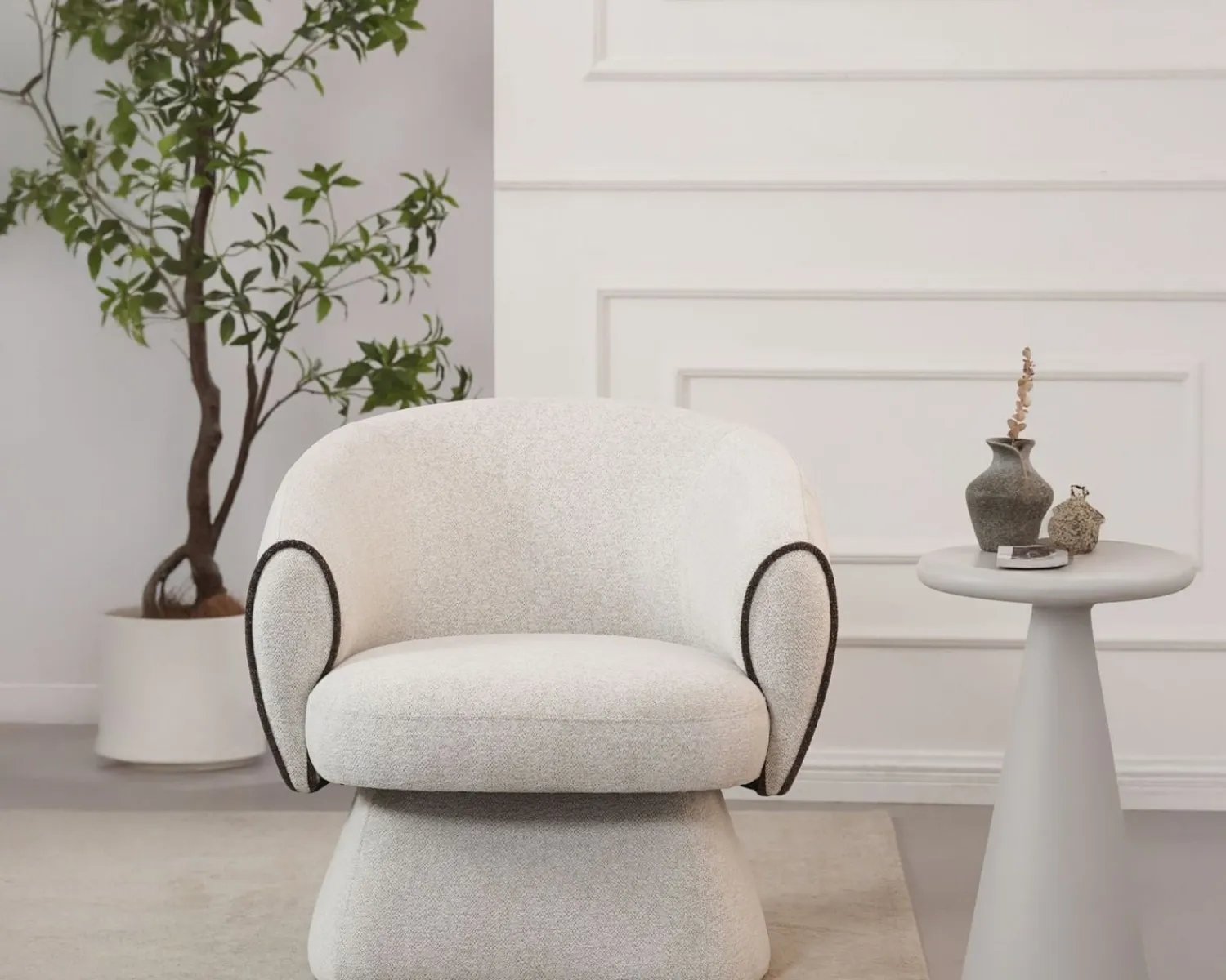 Meuble House Petit fauteuil lounge en tissu bouclette blanc cassé "Sweet Culture" design enveloppant Hot
