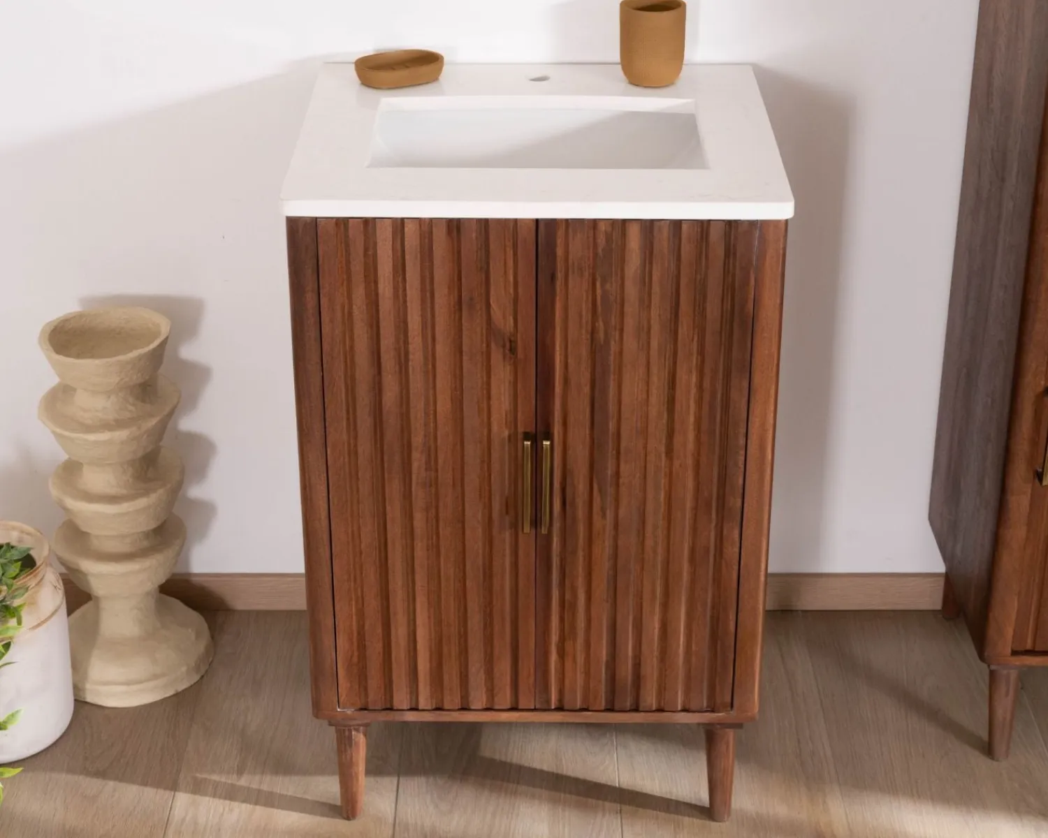 Meuble House Petit meuble sous vasque en manguier foncé "Malova" 60 cm esprit rétro chic Sale