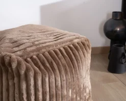 Meuble House Petit pouf carré en velours camel "Lizard"