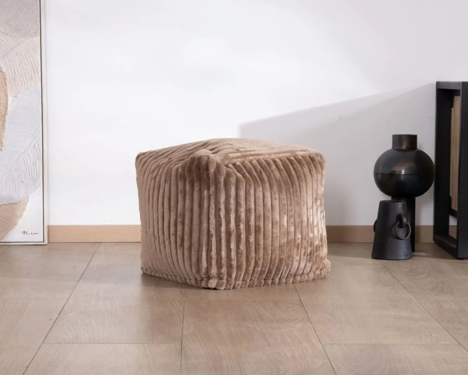 Meuble House Petit pouf carré en velours camel "Lizard"