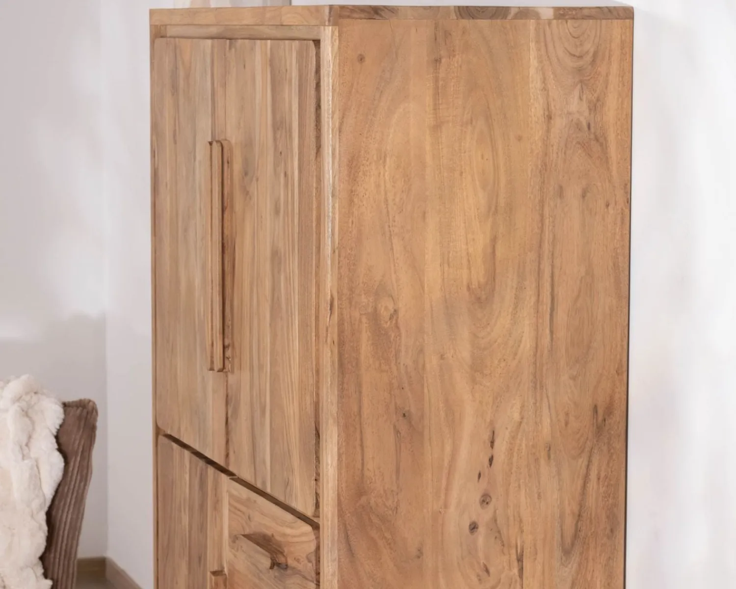 Meuble House Petit vaisselier bas style scandinave en acacia "Melody"