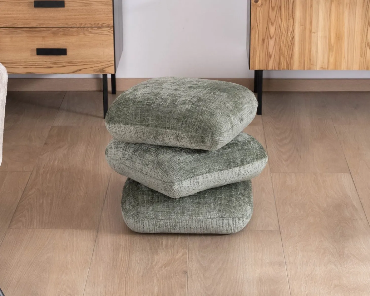 Meuble House Pouf tournant esprit zen et contemporain en tissu tramé vert sauge « Flow » Hot