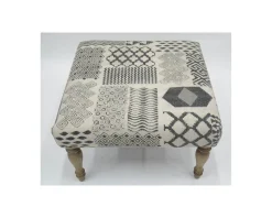 Meuble House Repose-pieds gris motif patchwork et pieds en bois naturel "Sofia" New