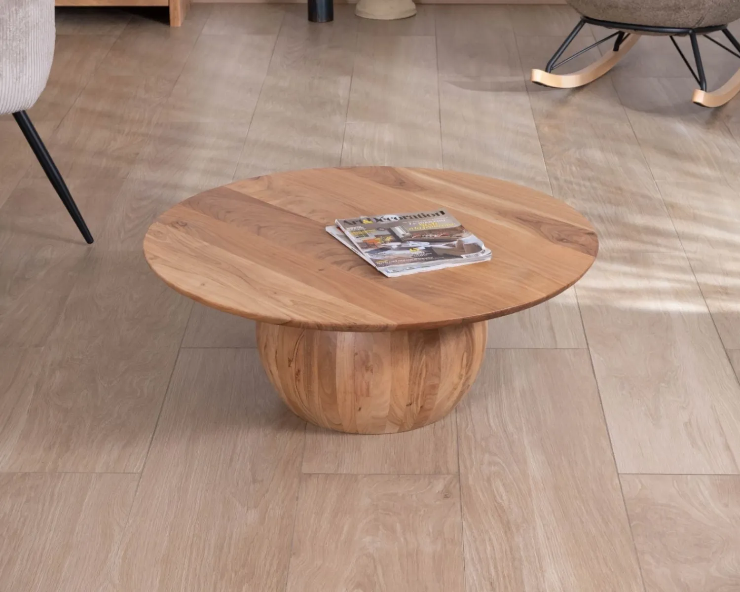 Meuble House Table basse design en acacia massif ronde avec pied boule "Voluto" Online