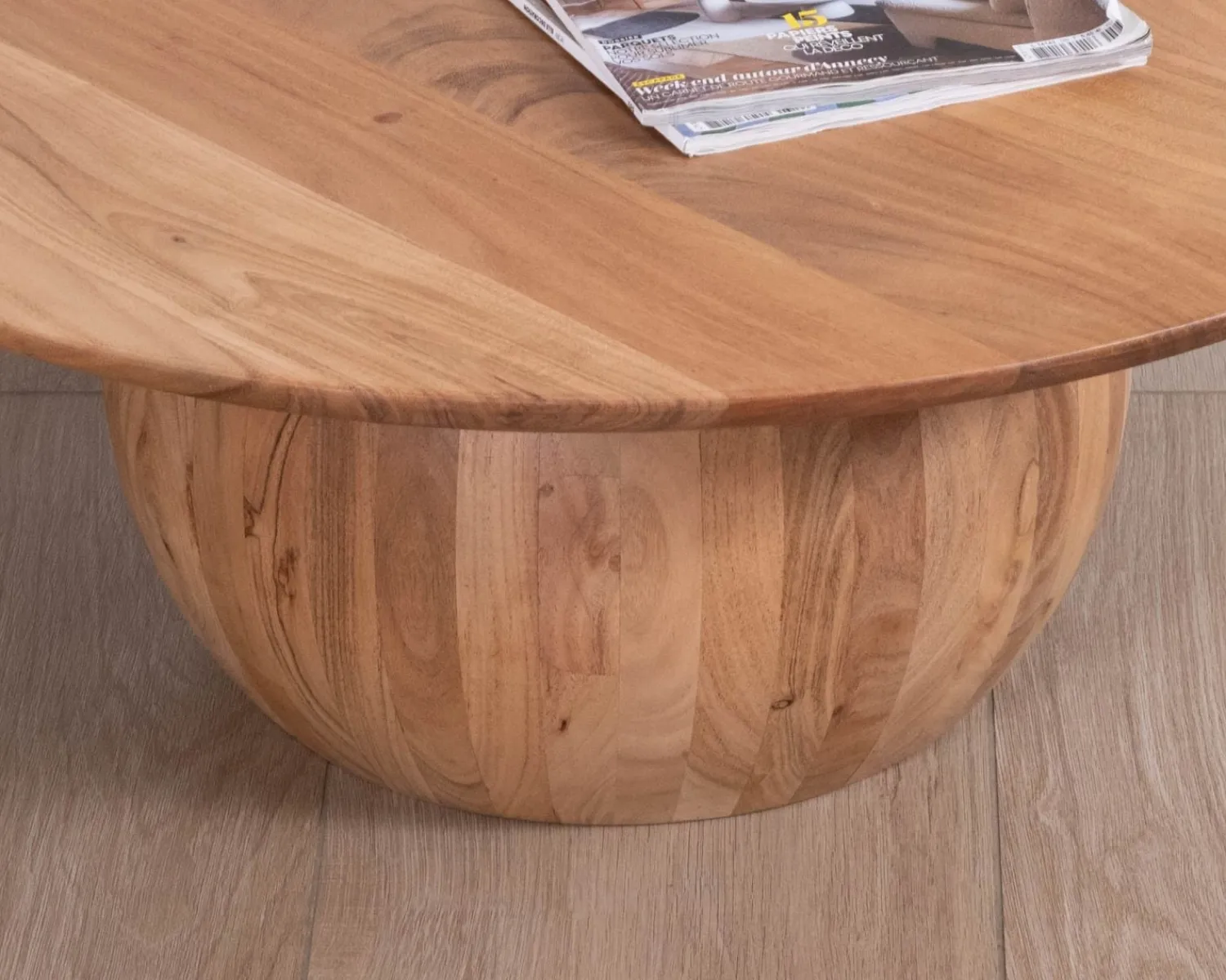 Meuble House Table basse design en acacia massif ronde avec pied boule "Voluto" Online