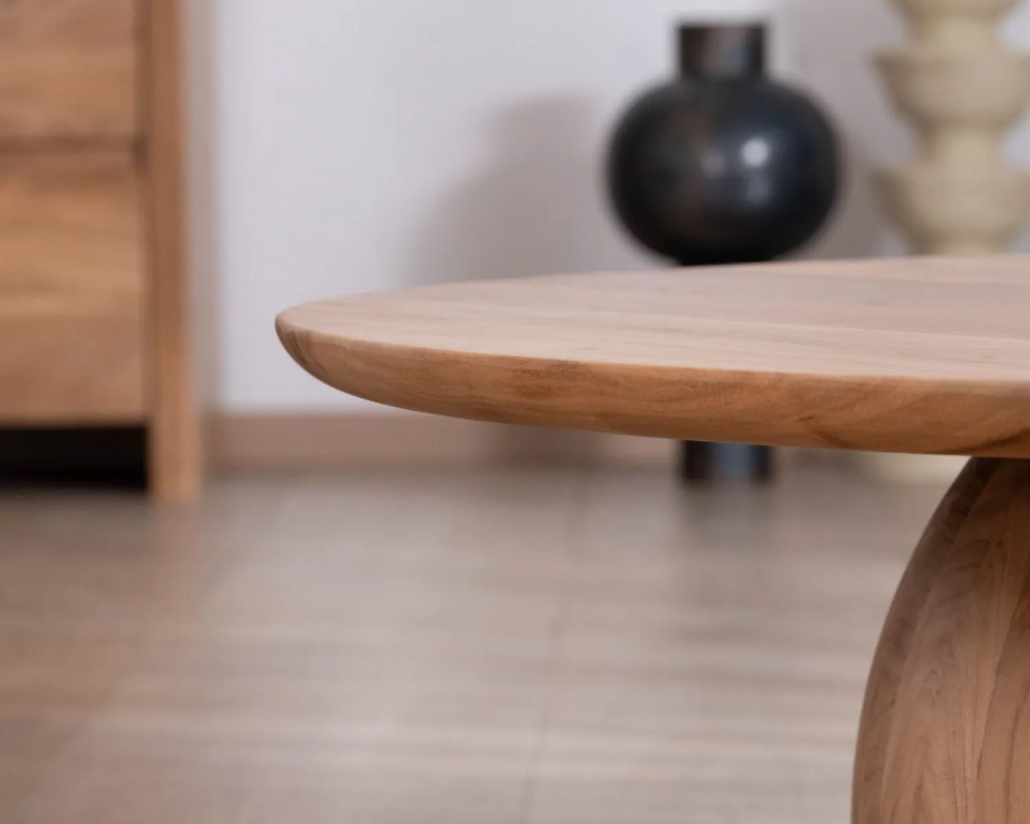 Meuble House Table basse design en acacia massif ronde avec pied boule "Voluto" Online