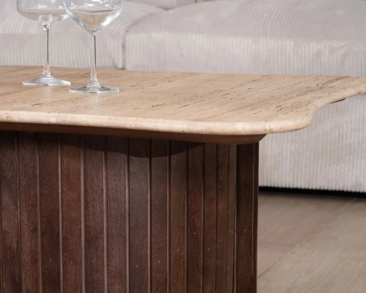 Meuble House Table basse design en travertin et manguier "Archipel" avec pieds en demi-sphères Best