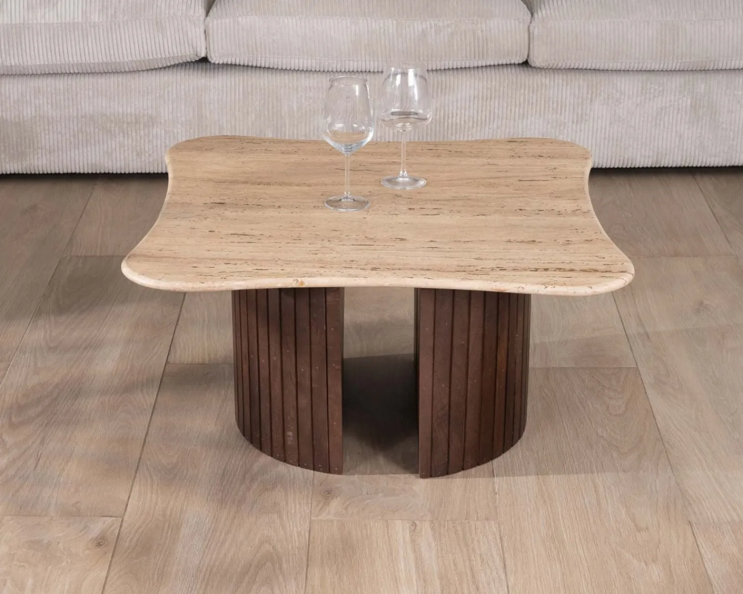 Meuble House Table basse design en travertin et manguier "Archipel" avec pieds en demi-sphères Best