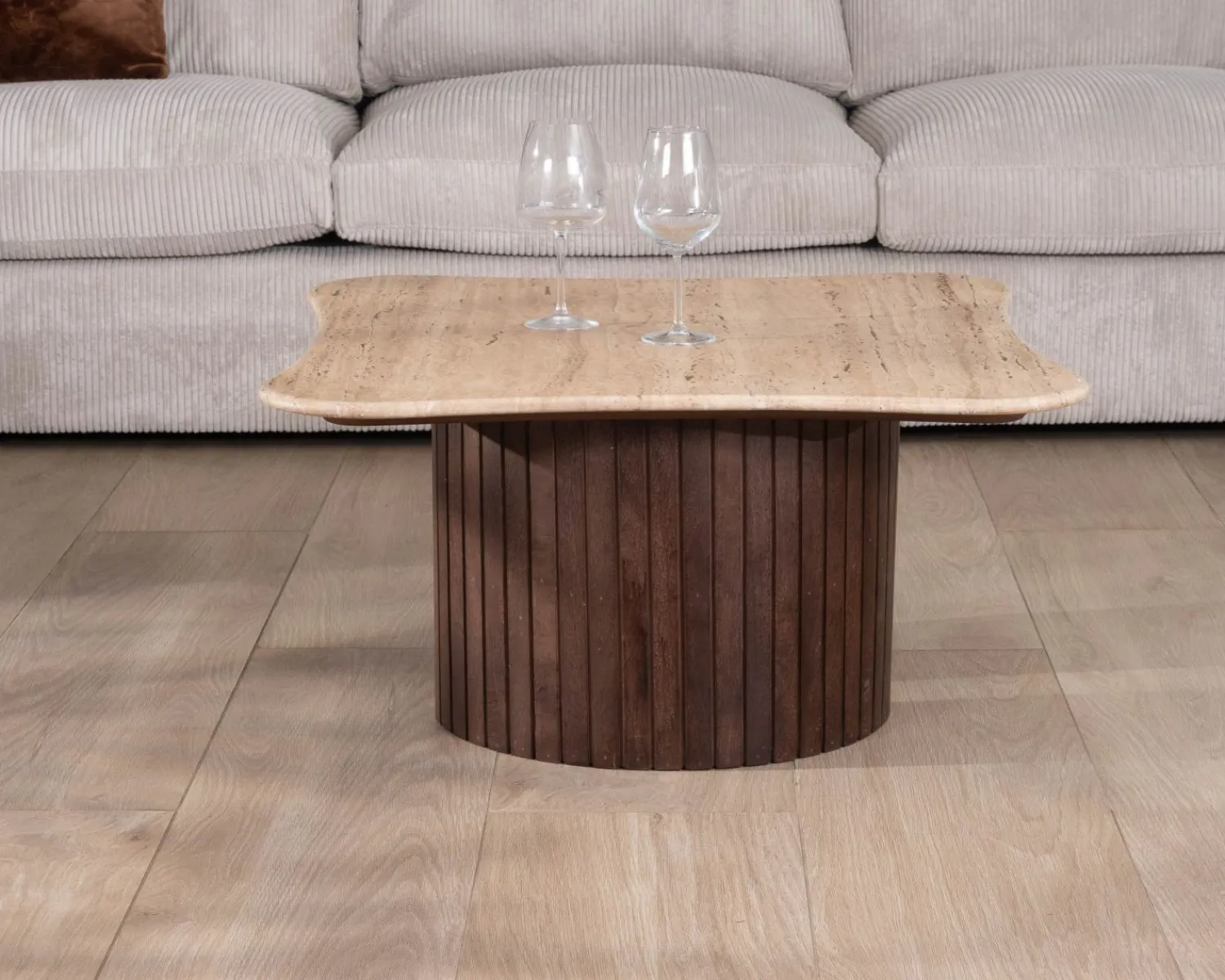Meuble House Table basse design en travertin et manguier "Archipel" avec pieds en demi-sphères Best