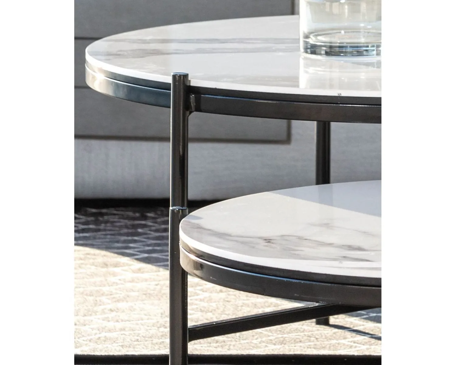 Meuble House Table basse en céramique et aluminium, diam.60 "Lazy Beach" Sale