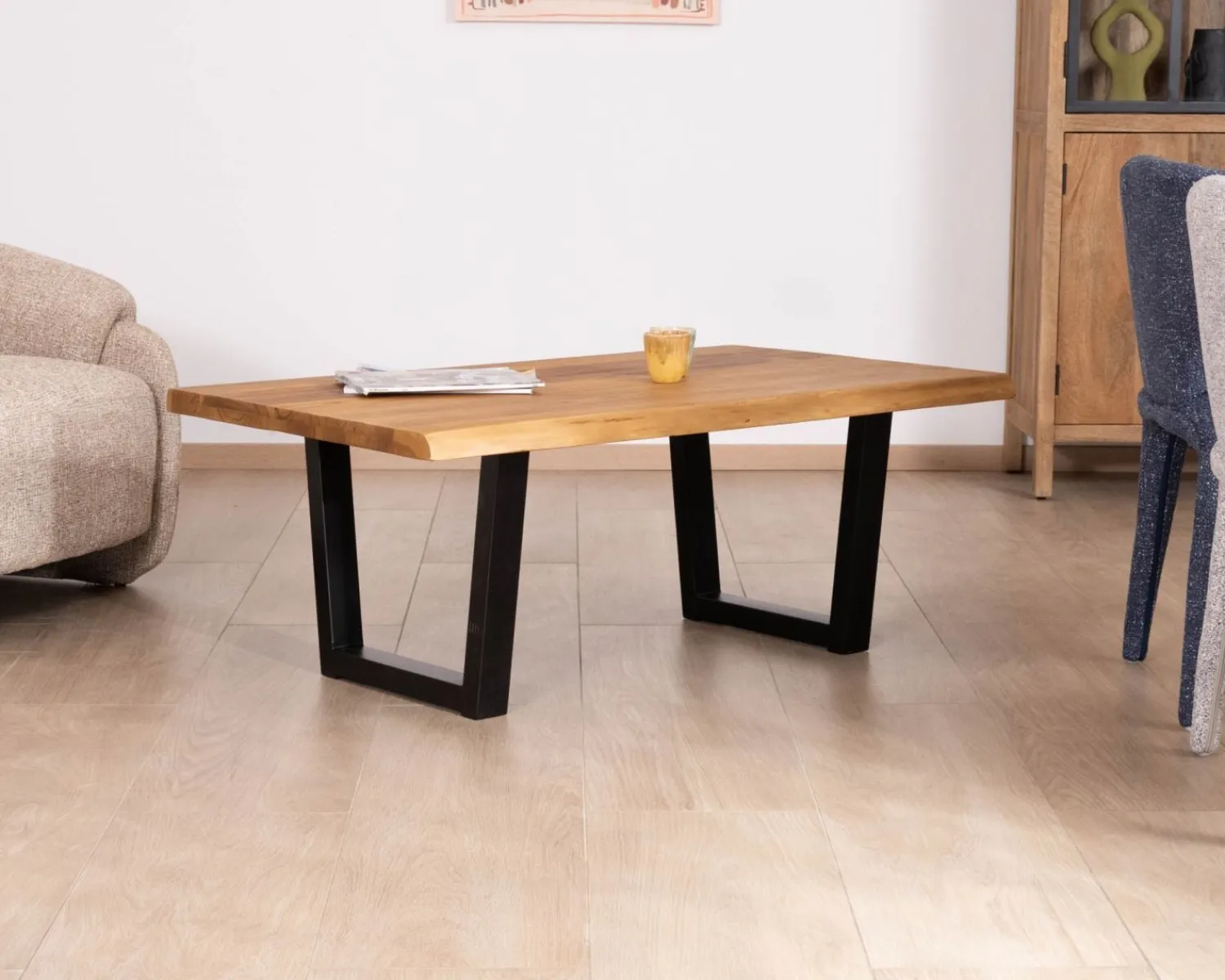 Meuble House Table basse esprit loft en teck recyclé “Lasia” avec piètement métal noir en U New