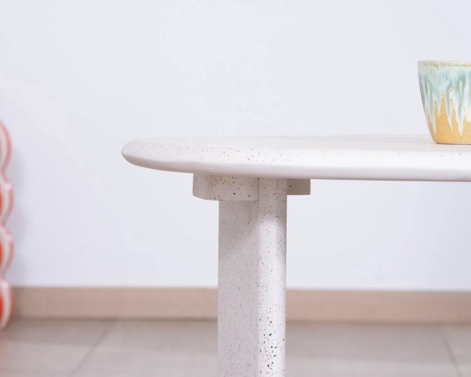 Meuble House Table basse forme organique aspect terrazzo "Naura" Best