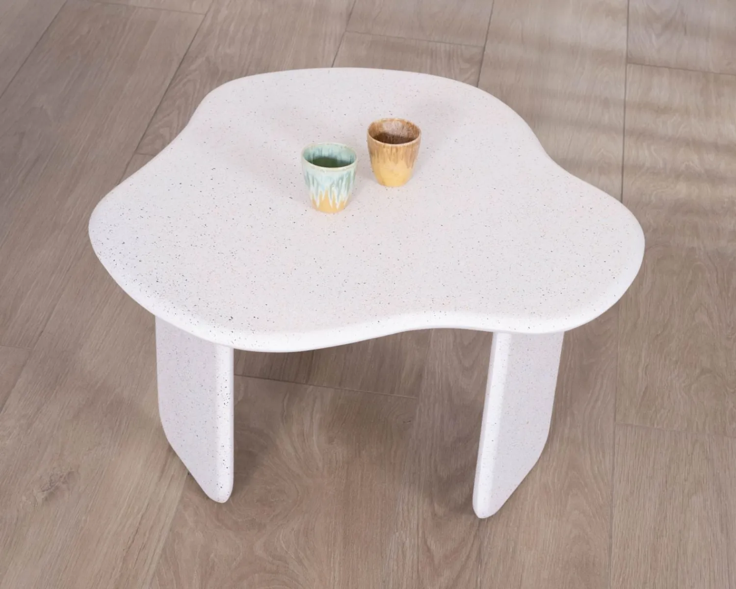 Meuble House Table basse forme organique aspect terrazzo "Naura" Best