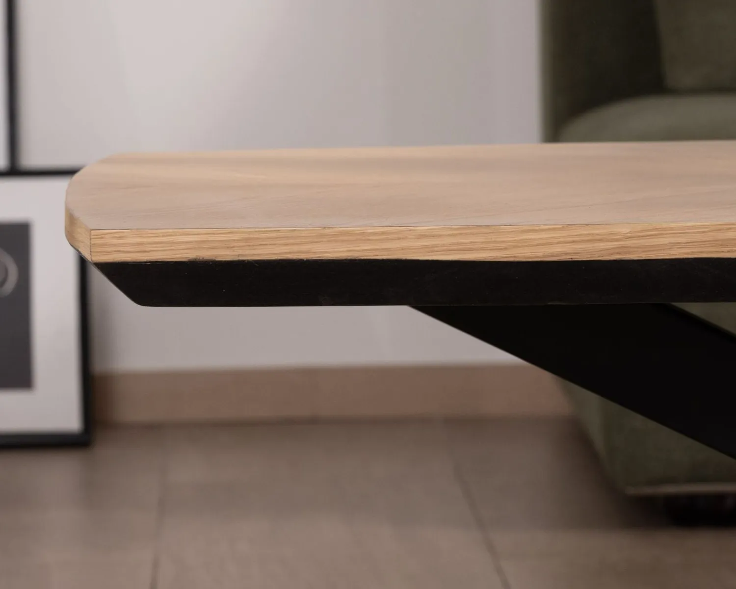 Meuble House Table basse plateau placage chêne clair pied étoile métal noir "Toledo" New