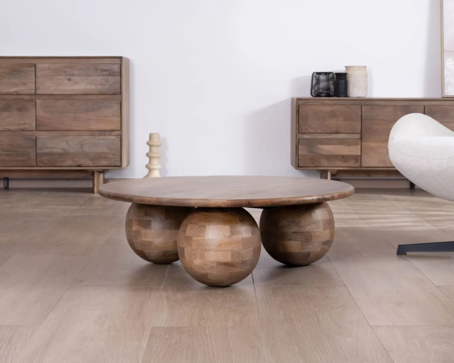 Meuble House Table basse ronde design épuré et organique en manguier massif "Oxyma" Discount