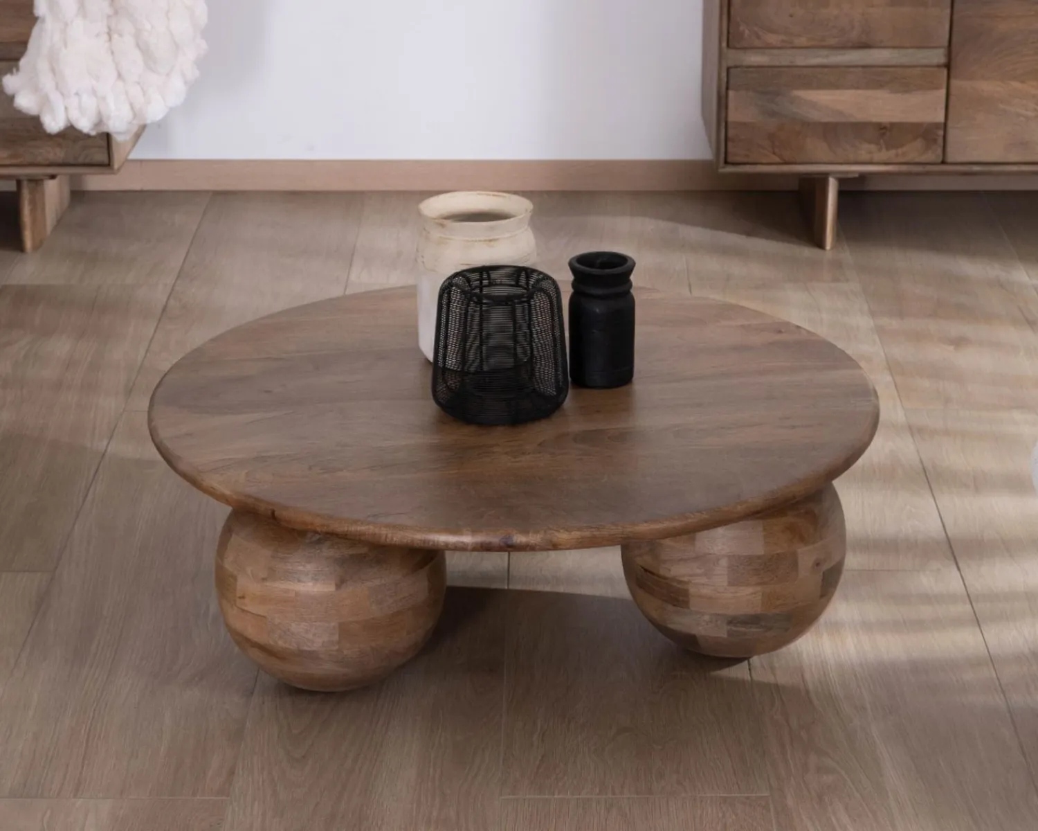 Meuble House Table basse ronde design épuré et organique en manguier massif "Oxyma" Discount