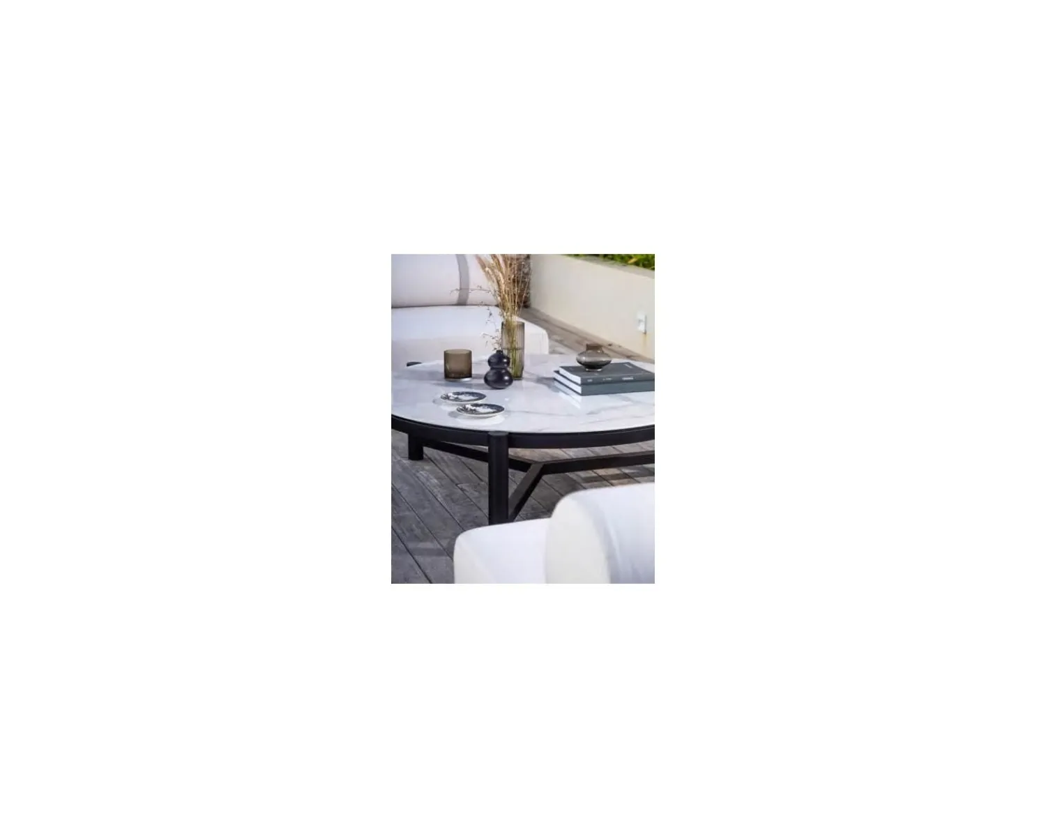 Meuble House Table basse ronde en céramique et aluminium, diam. 126 "Sokha Beach" New