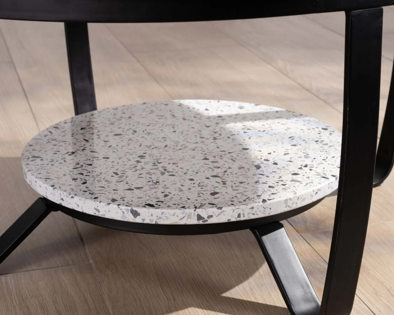 Meuble House Table basse ronde en terrazzo blanc et métal noir "Galatée" Online