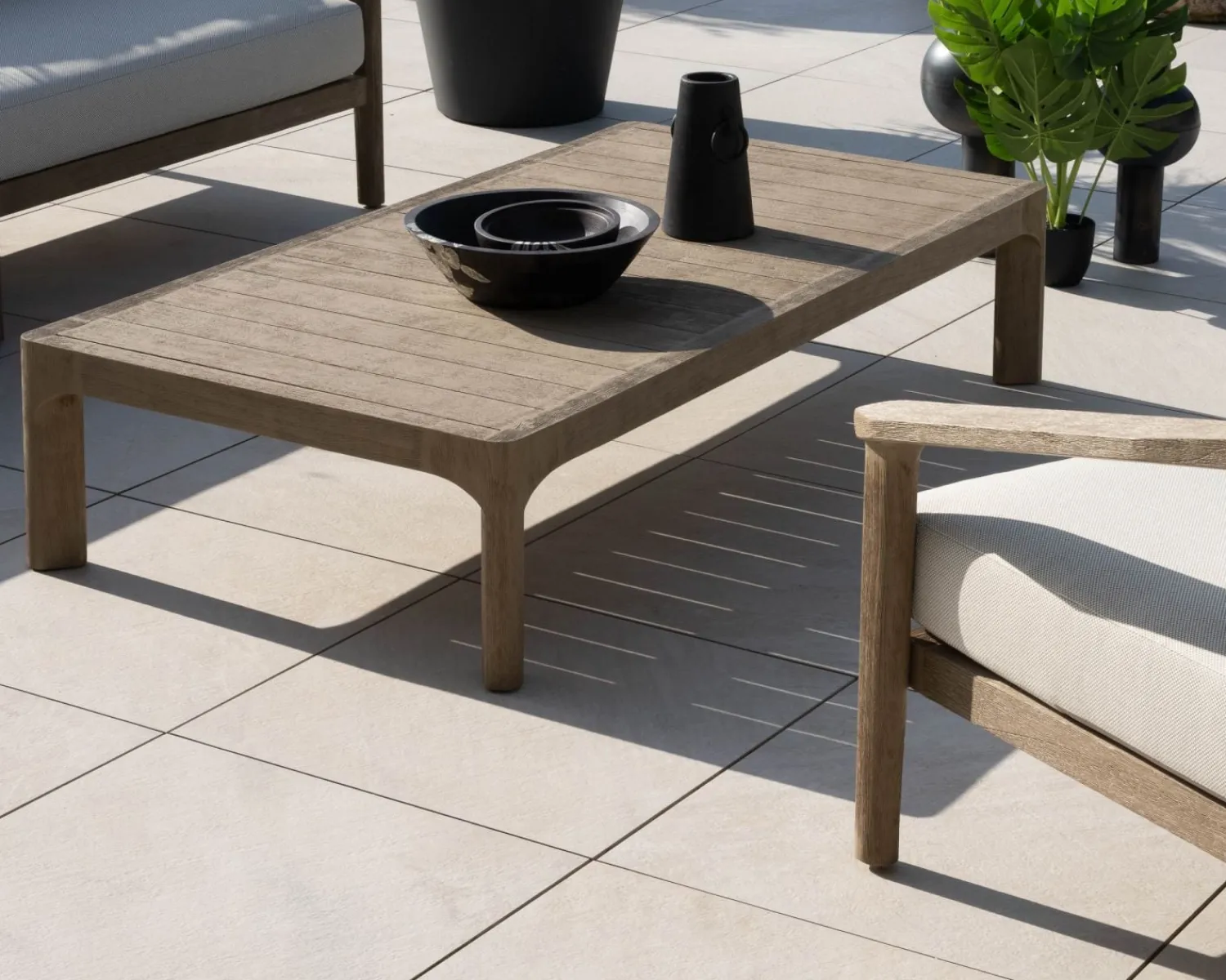 Meuble House Table basse spécial extérieur design épuré en teck finition naturelle sablée "Vérone" Hot