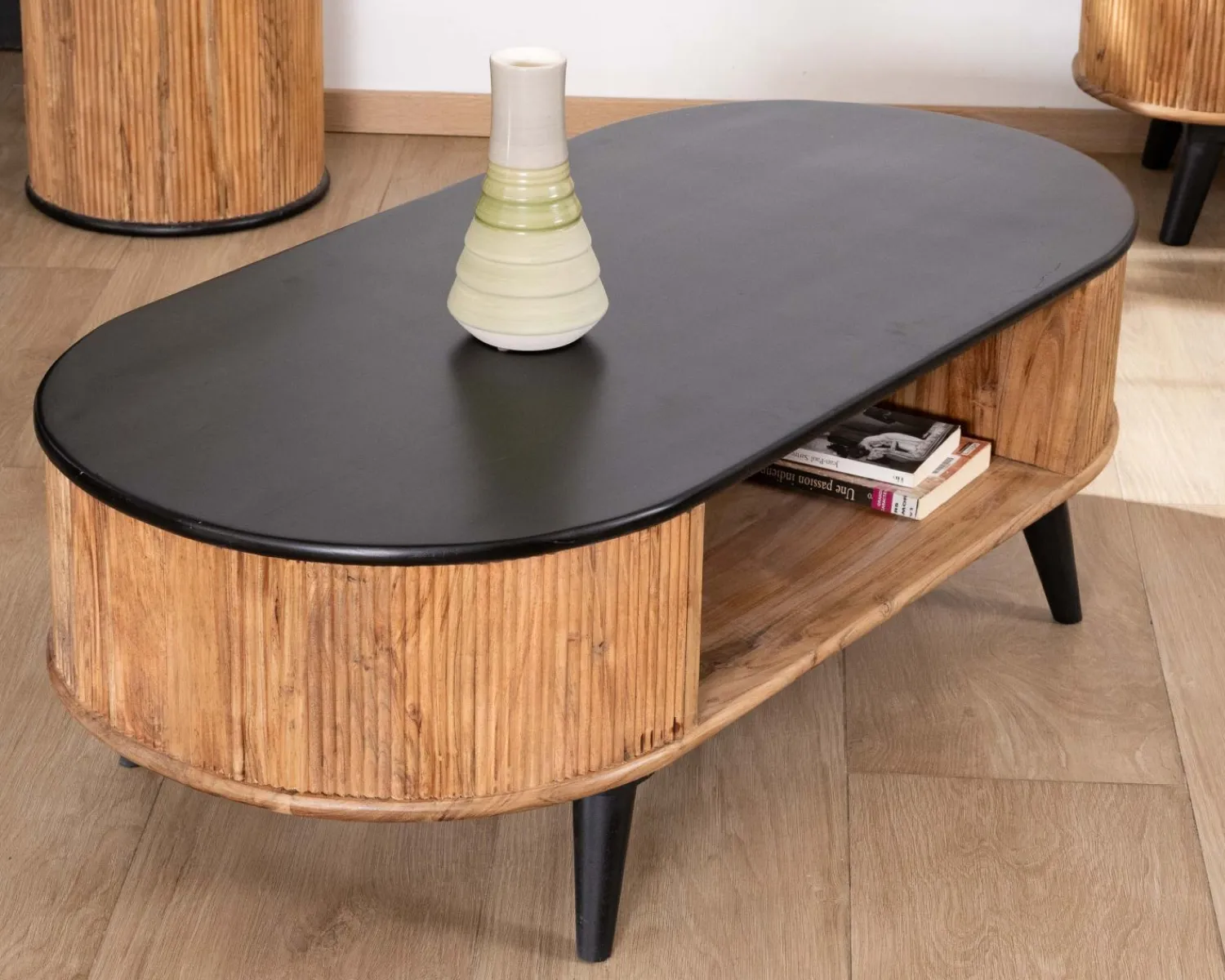 Meuble House Table basse vintage design arrondi en acacia naturel et noir "Boogie" Online