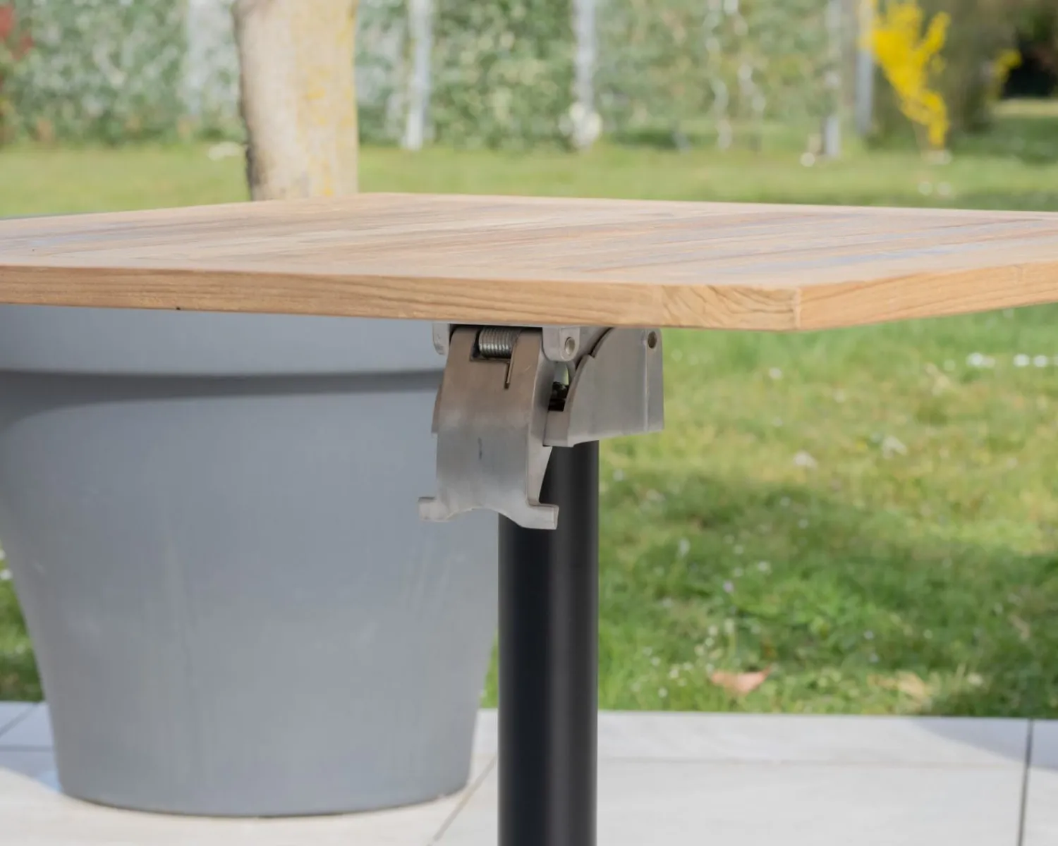 Meuble House Table bistrot 80x80 cm en teck et pied central aluminium "Ozone" plateau rabattable Sale