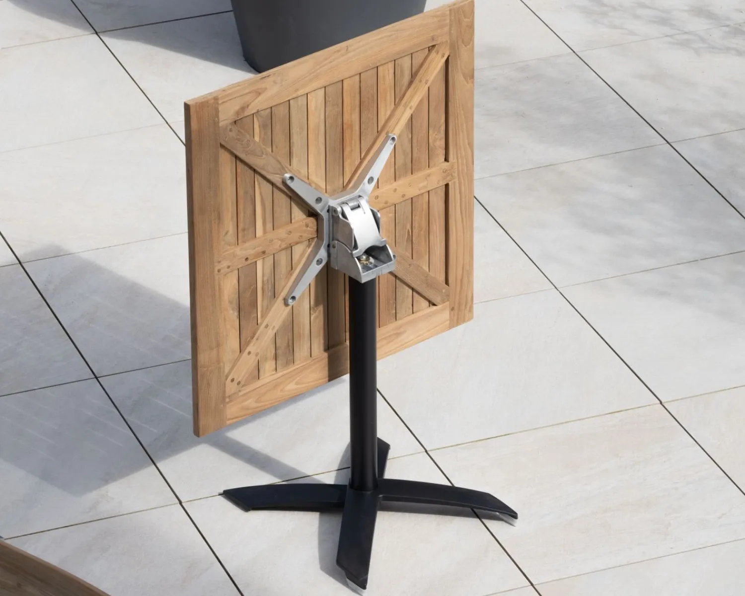 Meuble House Table bistrot 80x80 cm en teck et pied central aluminium "Ozone" plateau rabattable Sale