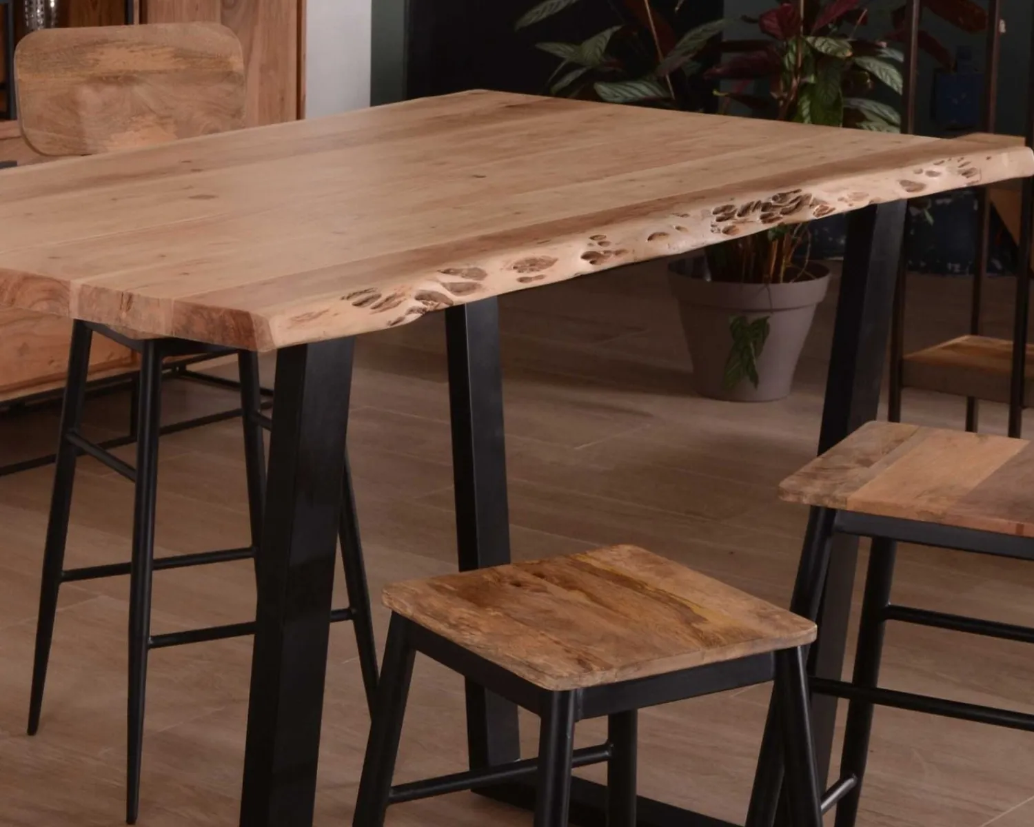 Meuble House Table de bar 150x90 métal et acacia massif naturel "Jaffna"