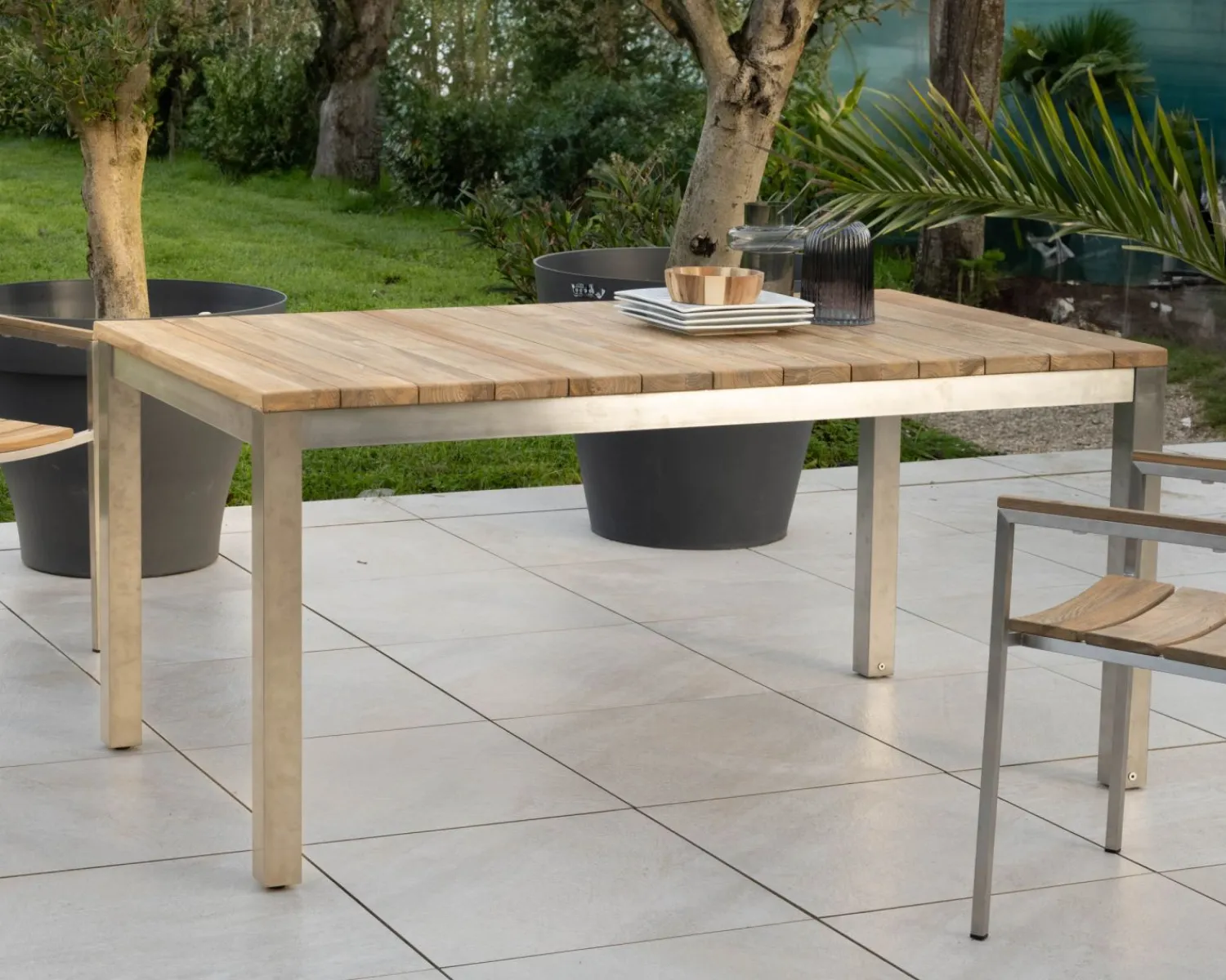 Meuble House Table de jardin extensible 160 à 220 cm design contemporain "Melta" en teck et acier inoxydable Clearance