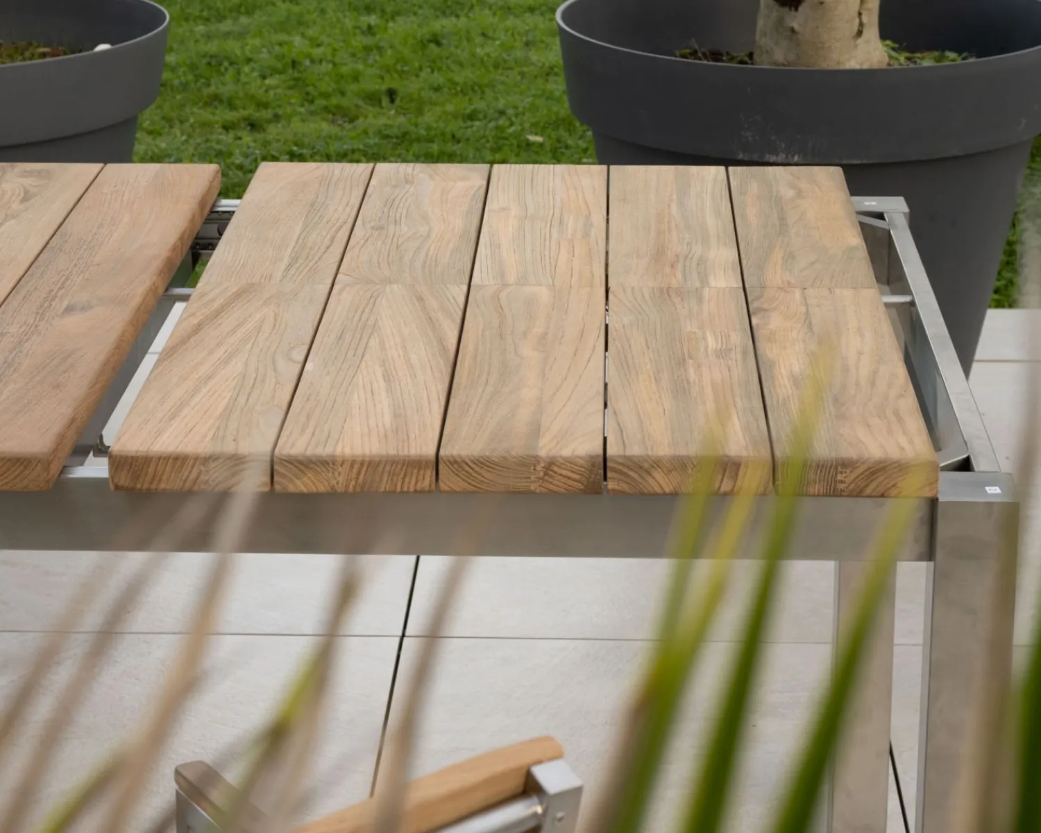 Meuble House Table de jardin extensible 160 à 220 cm design contemporain "Melta" en teck et acier inoxydable Clearance