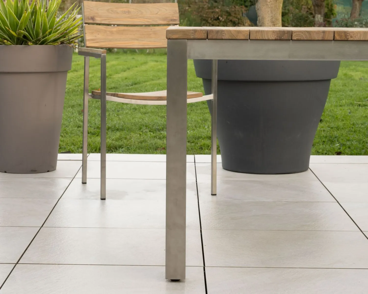 Meuble House Table de jardin extensible 160 à 220 cm design contemporain "Melta" en teck et acier inoxydable Clearance