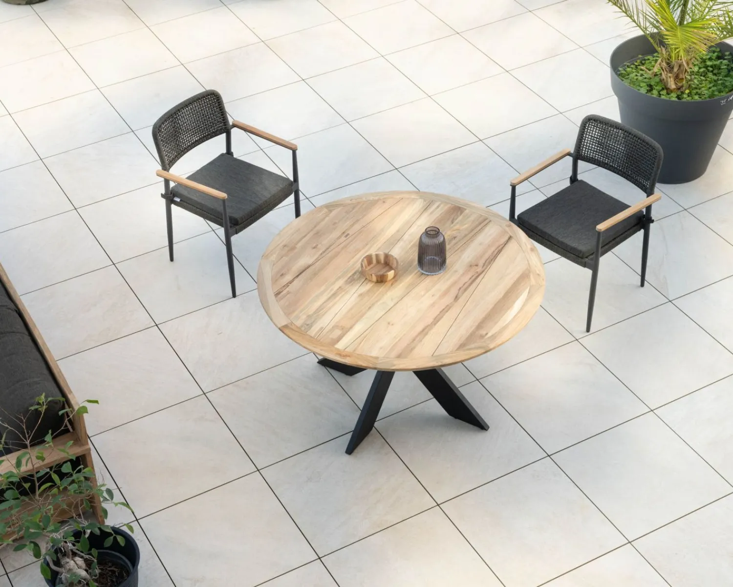 Meuble House Table de jardin ronde en teck et pieds croisés en aluminium "Ozone" 150 cm Hot