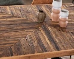 Meuble House Table de repas carrée 140cm acacia finition chevrons pieds métal noir croisés 
