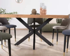 Meuble House Table de repas carrée 140cm acacia finition chevrons pieds métal noir croisés 
