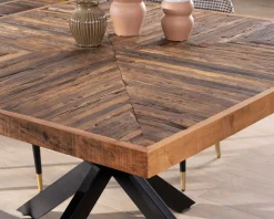 Meuble House Table de repas carrée 140cm acacia finition chevrons pieds métal noir croisés 