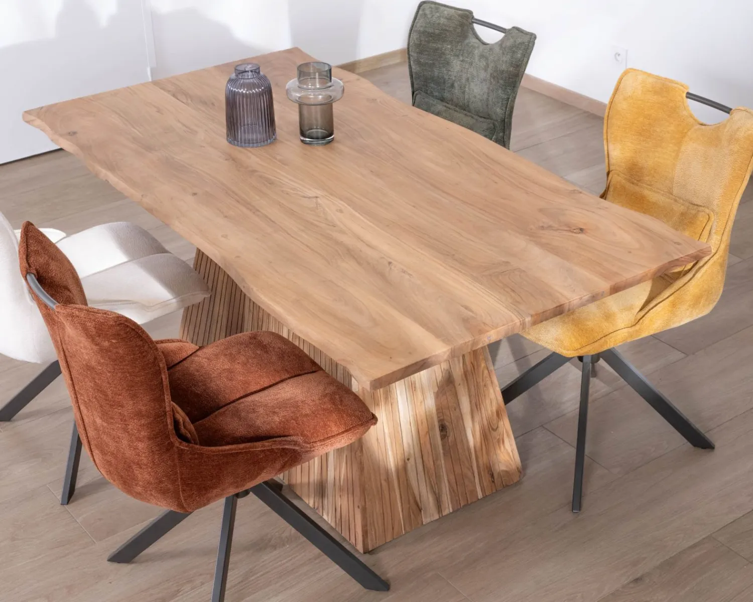 Meuble House Table de repas 175 cm design "Elki" en acacia avec pied central Discount