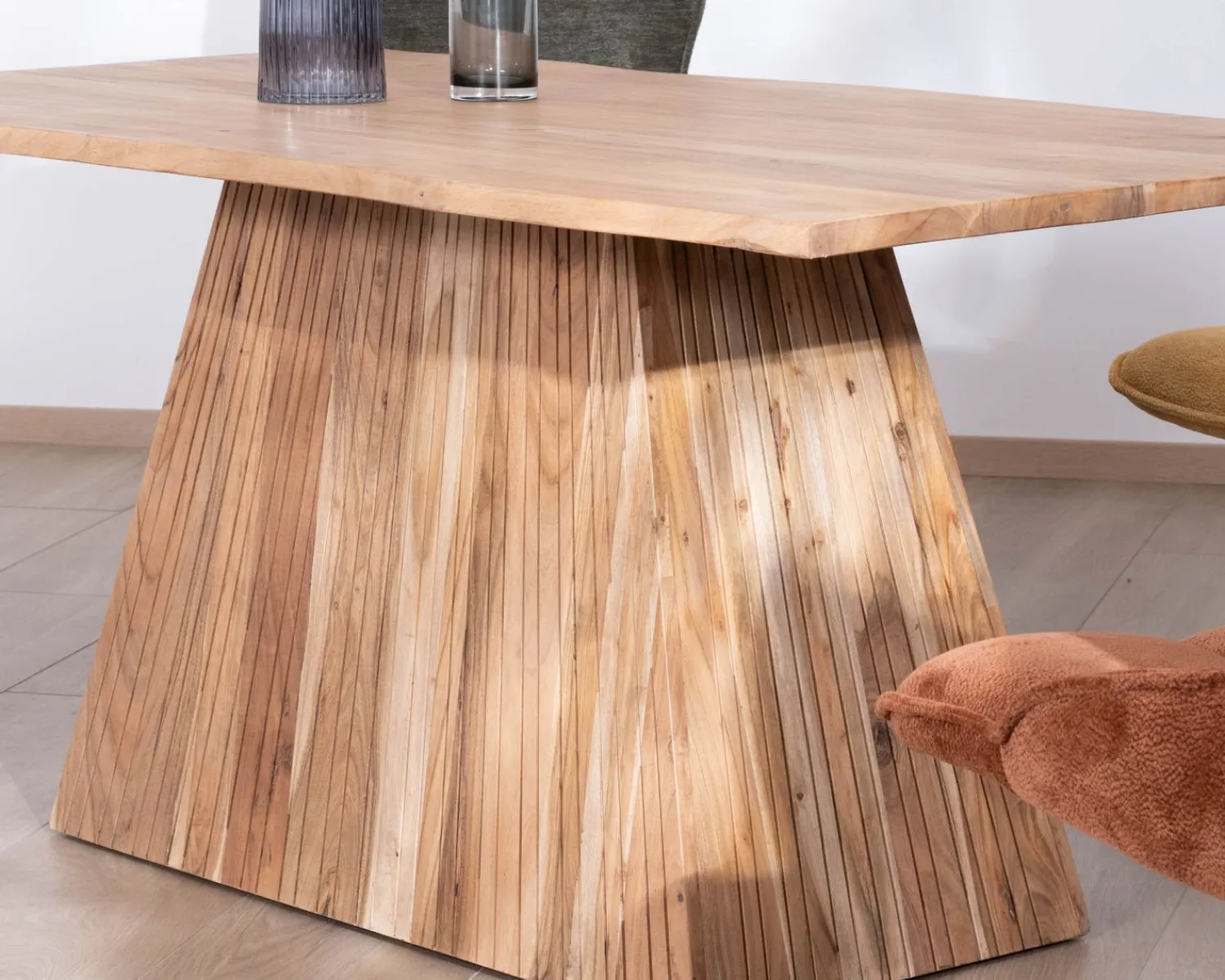 Meuble House Table de repas 175 cm design "Elki" en acacia avec pied central Discount