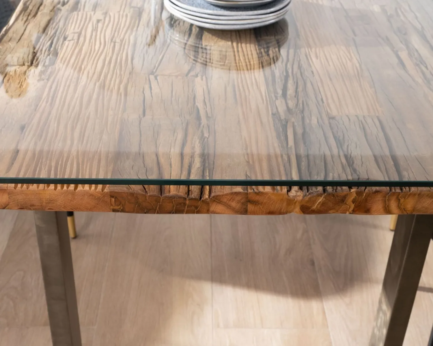 Meuble House Table de repas design en bois recyclé et pieds métal en U "Crescendo" avec plateau verre Hot
