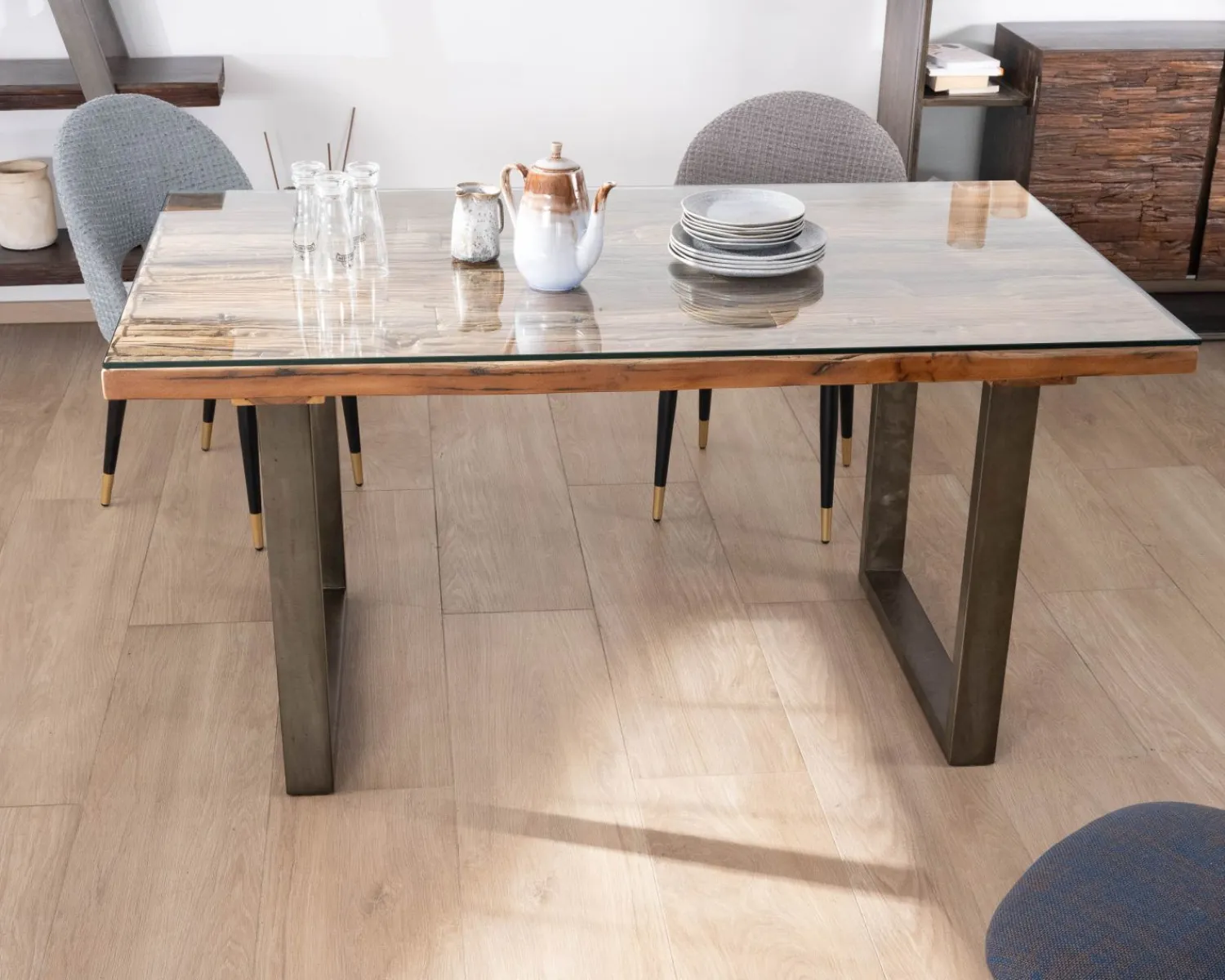 Meuble House Table de repas design en bois recyclé et pieds métal en U "Crescendo" avec plateau verre Hot