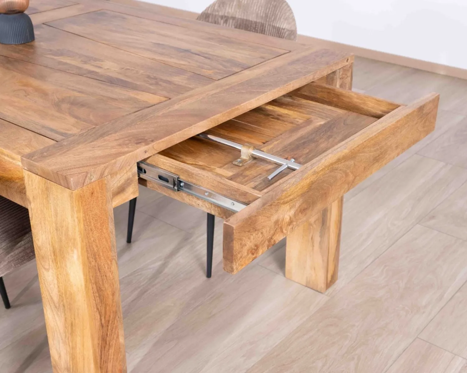 Meuble House Table de repas extensible en manguier foncé "Jappy" 160 à 250 cm Best
