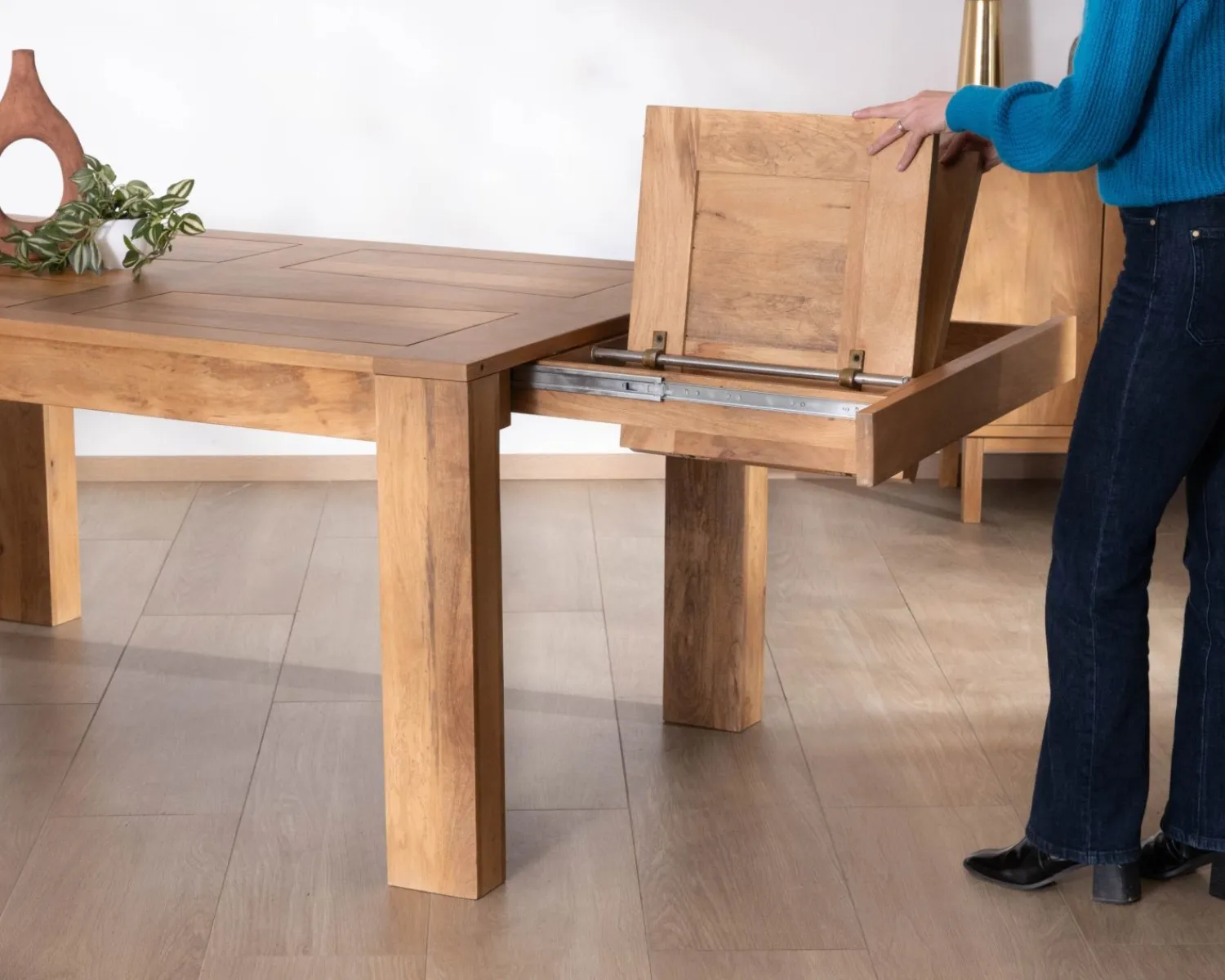 Meuble House Table de repas extensible en manguier teinte chêne clair "Jappéo" 160 à 250 cm Discount