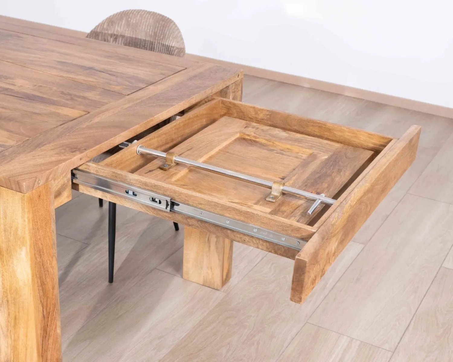 Meuble House Table de repas extensible en manguier teinte chêne clair "Jappéo" 160 à 250 cm Discount