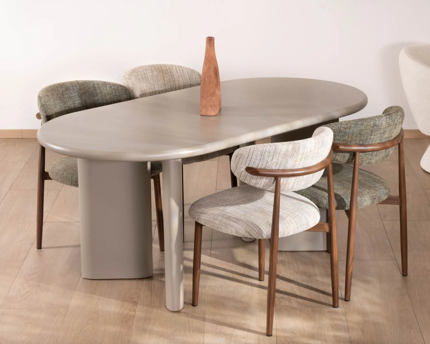 Meuble House Table de repas ovale 180 cm design moderne et épuré beige "Odyna" Discount