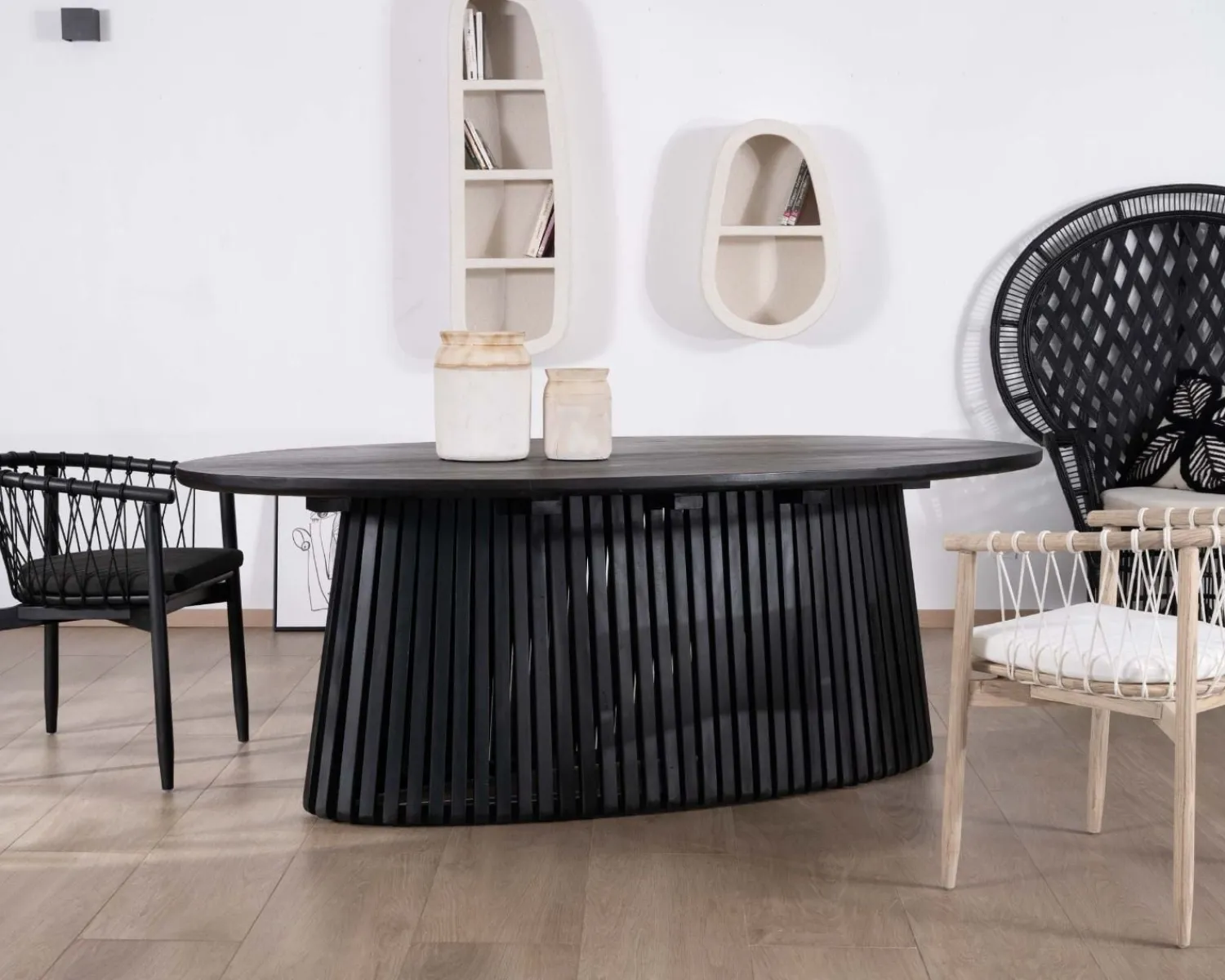 Meuble House Table de repas ovale 210 cm en teck noir pied central ajouré "Dutipi" Discount