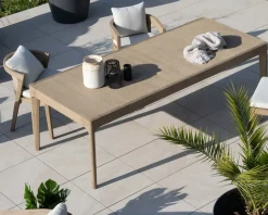 Meuble House Table de repas spécial outdoor 240cm en teck finition sablée et grisée "Vérone"