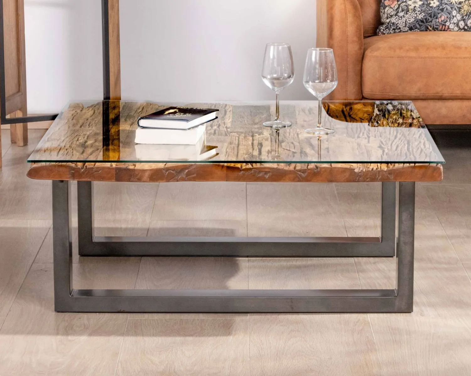 Meuble House Table de salon carrée en bois recyclé naturel plateau verre et pieds U noir antique "Cidade" Online