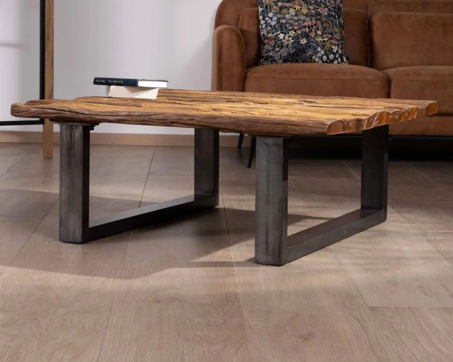 Meuble House Table de salon carrée en bois recyclé naturel plateau verre et pieds U noir antique "Cidade" Online