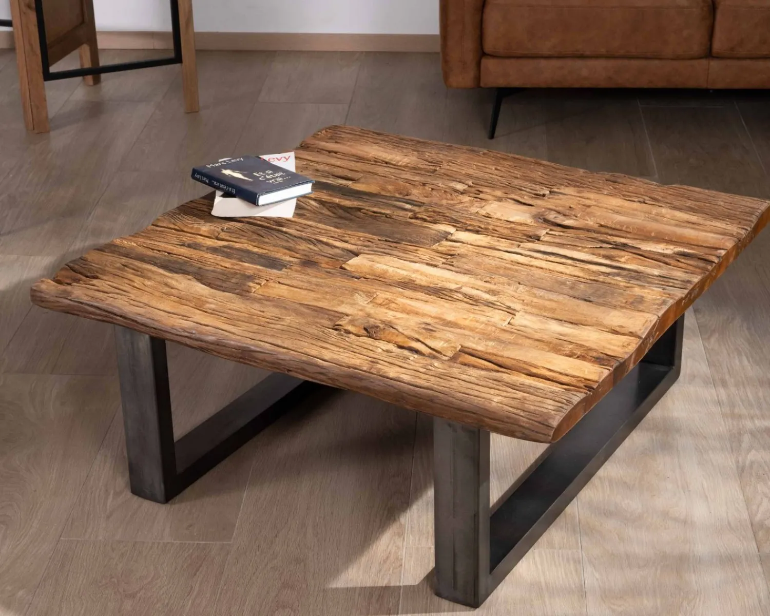 Meuble House Table de salon carrée en bois recyclé naturel plateau verre et pieds U noir antique "Cidade" Online