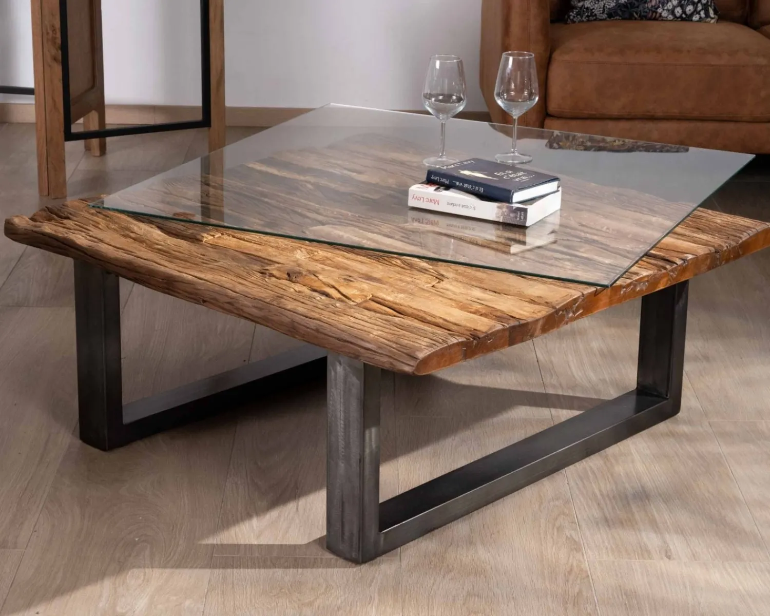 Meuble House Table de salon carrée en bois recyclé naturel plateau verre et pieds U noir antique "Cidade" Online